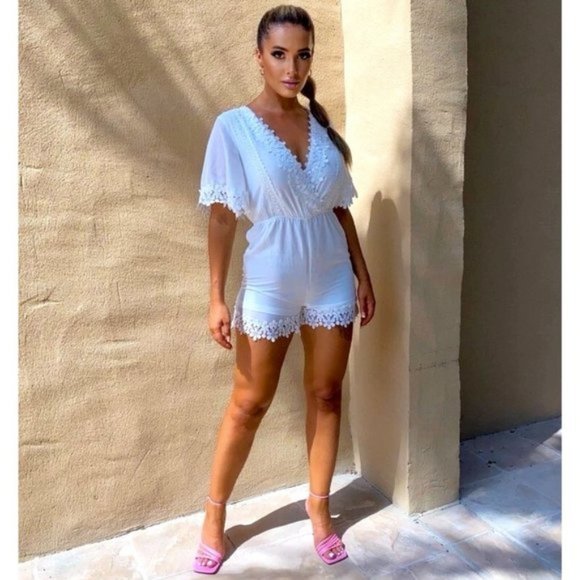 White Crochet Lace Trim Short Sleeve V-Neck Romper Playsuit - Picture 8 of 9